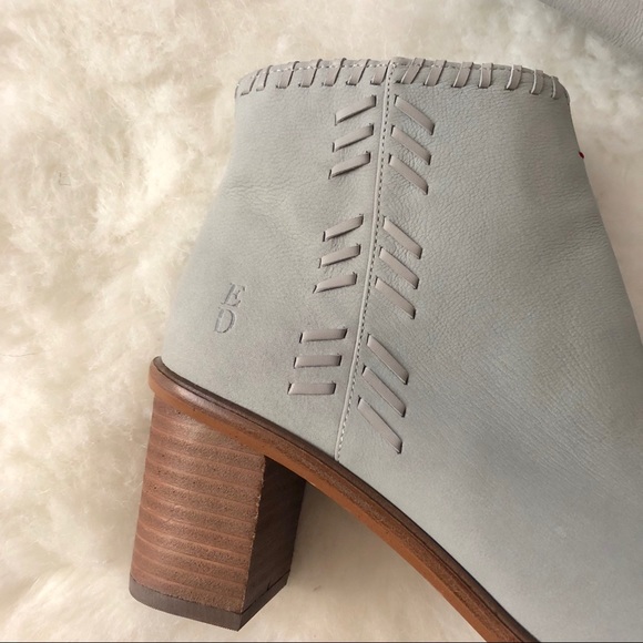 ED by ELLEN DeGENERES Susumu Leather Ankle Boots Sz 7.5 - Picture 9 of 10
